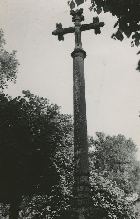 Croix monumentale, vue générale