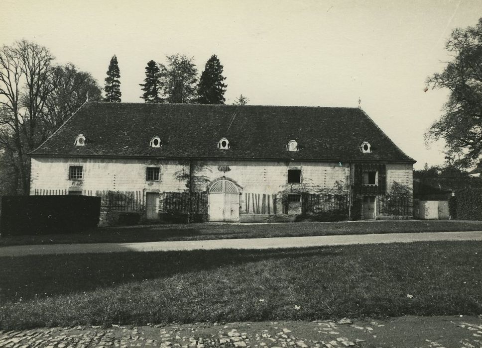 Domaine de Grammont : Communs ouest, façade est, vue générale