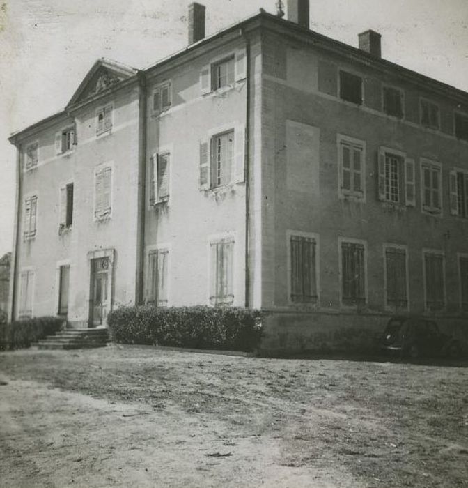 Château de la Grangeasse : Façadses sud et est, vue générale