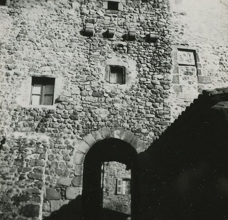 Maison du bailli : Porte de ville dite porte David, élévation ouest, vue générale