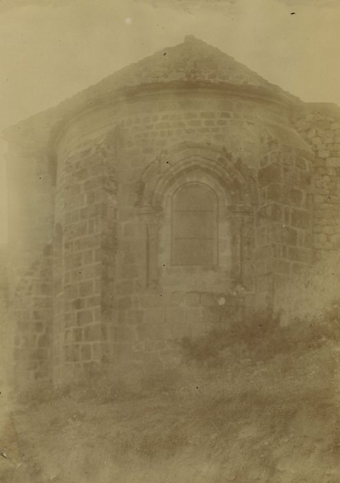 Eglise Saint-Julien de Saint-Quentin-Chaspinhac : Chevet, vue générale