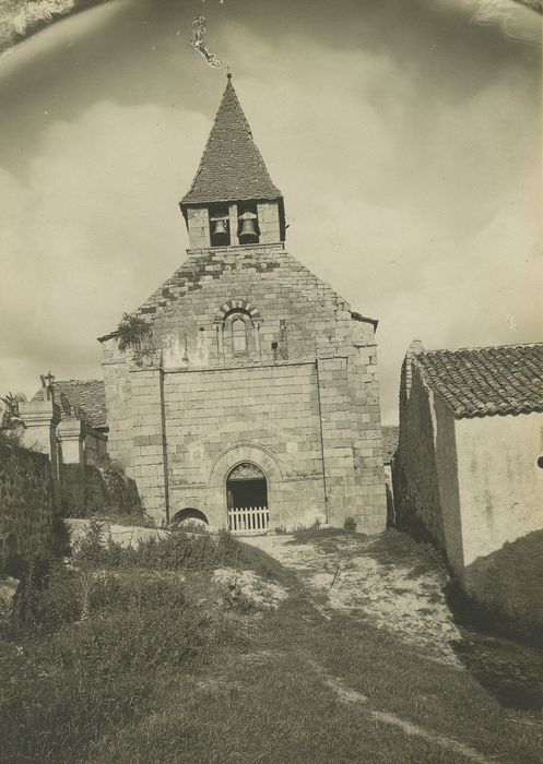 Eglise Saint-Julien de Saint-Quentin-Chaspinhac : Façade occidentale, vue générale