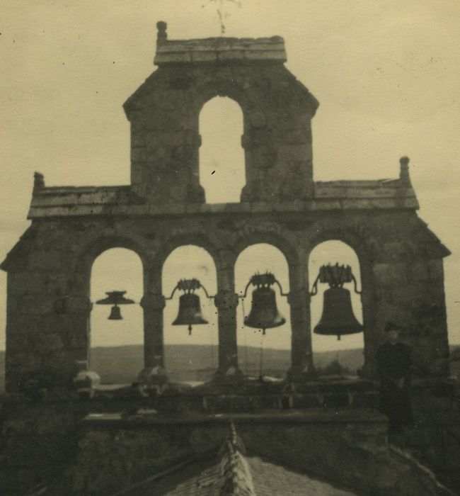 Eglise Saint-Pierre : Clocher, vue générale