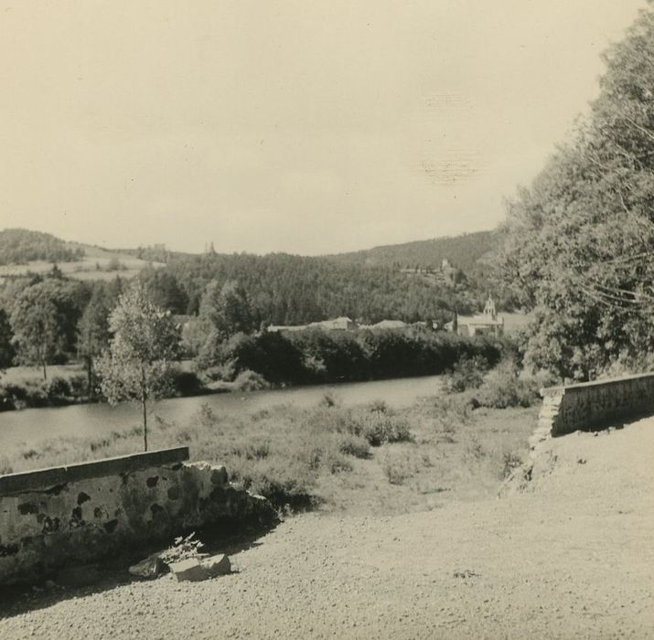 Château de Volhac : Terrasse sud, vue partielle