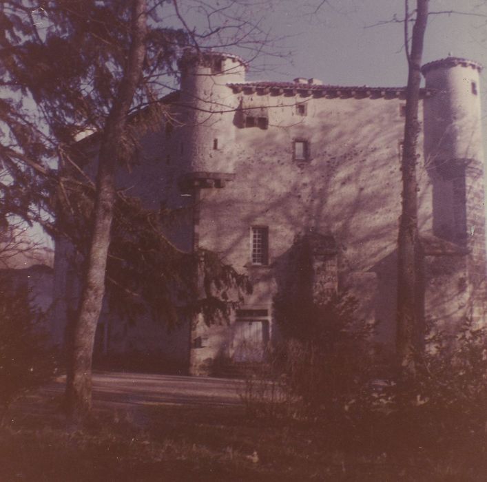 Château de Volhac : Façade est, vue générale