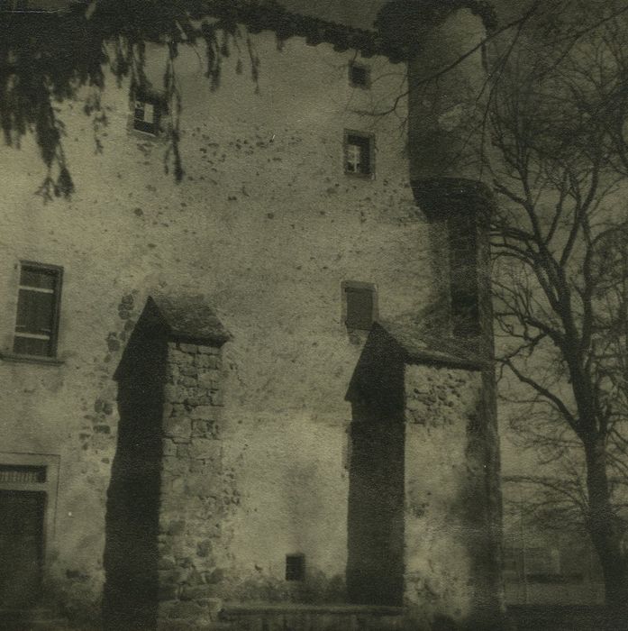 Château de Volhac : Façade ouest, vue partielle