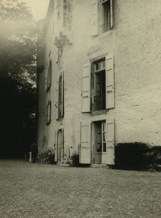 Château de Volhac : Façade sud, vue partielle