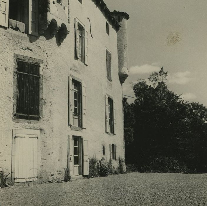 Château de Volhac : Façade sud, vue partielle