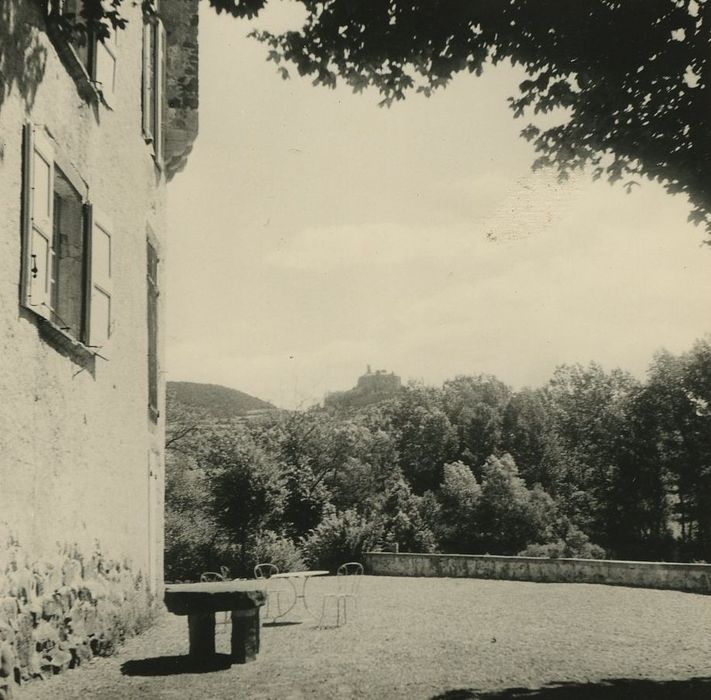 Château de Volhac : Terrasse sud, vue partielle