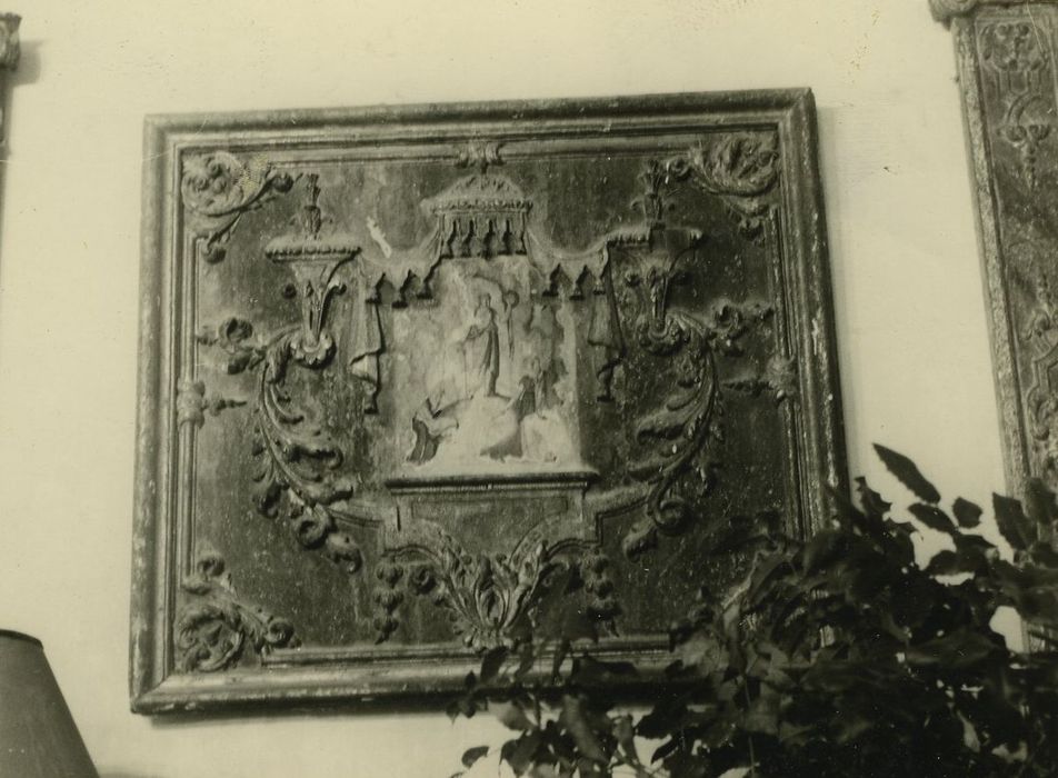 bas-relief (fragment ?)