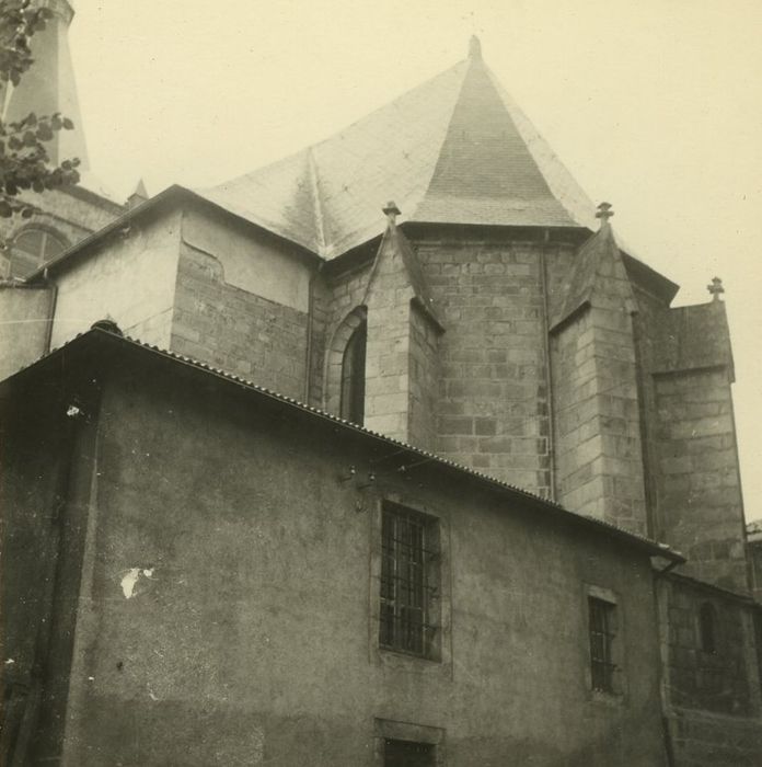 Eglise Saint-Caprais : Chevet, vue partielle