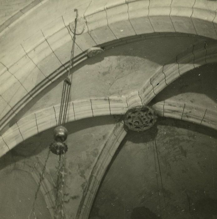 Eglise Saint-Caprais : Nef, vue partielle des voûtes