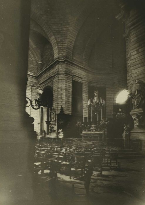 Collégiale Saint-Jean : choeur, vue partielle