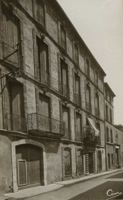 Immeuble : façade sur rue, vue générale