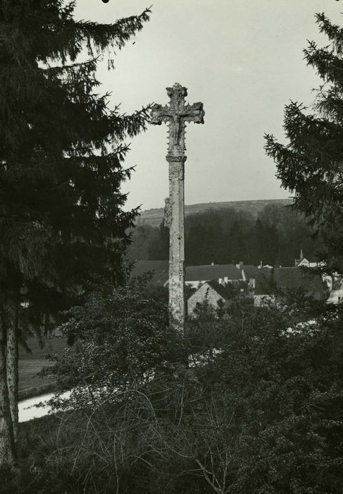 vue générale de la croix dans son environnement