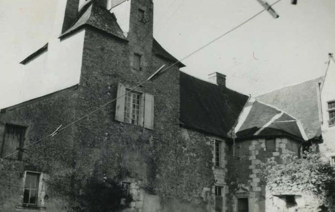 aile sud, façade nord sur cour, vue partielle