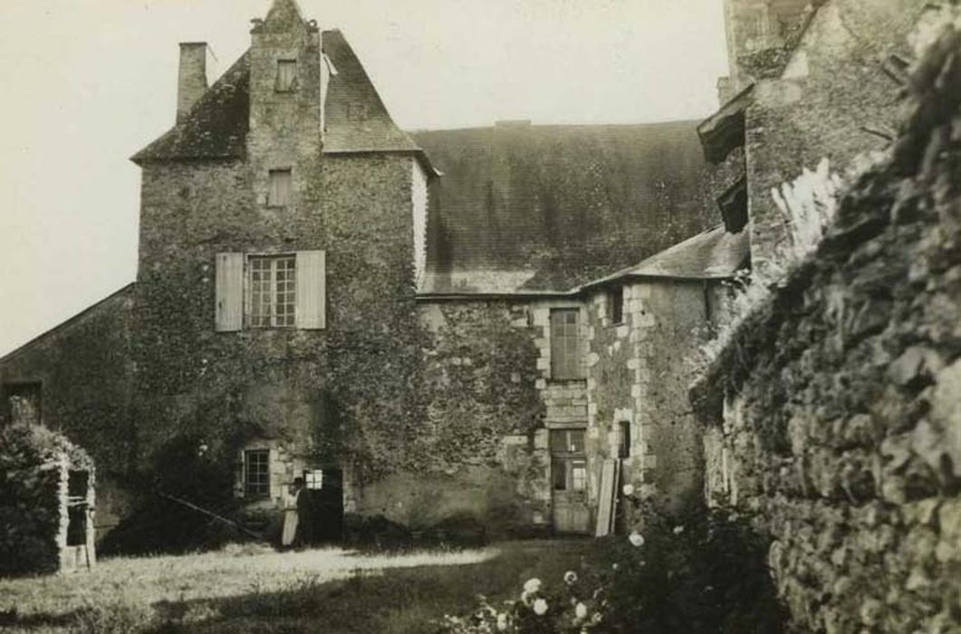 aile sud, façade nord sur cour