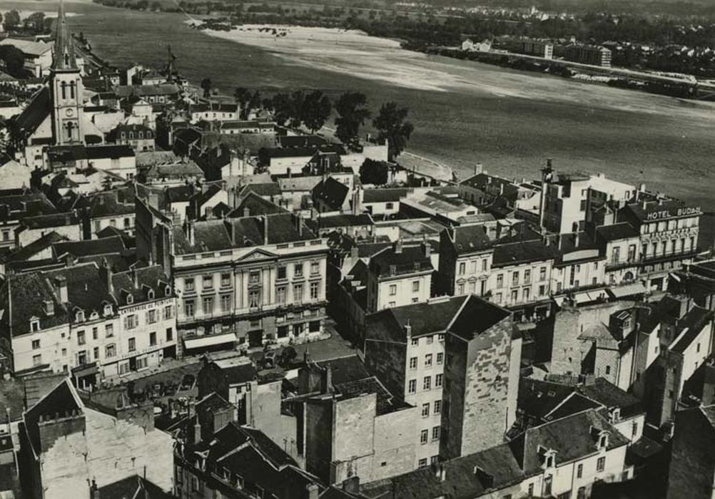 vue aérienne du bâtiment dans son environnement urbain