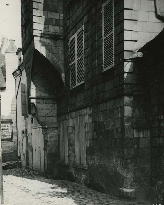 façade sur rue, vue partielle