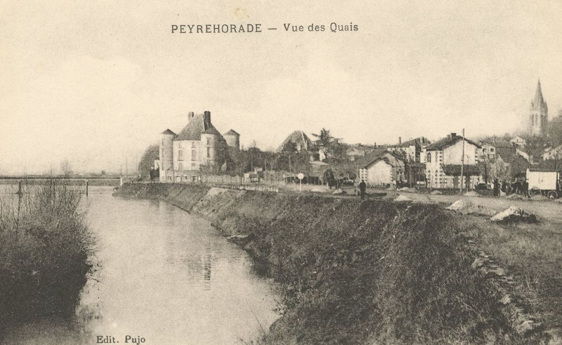 Vue générale du château dans son environnement depuis l’Est