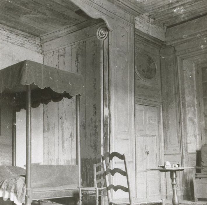 1er étage, chambre, vue partielle des lambris de revêtement