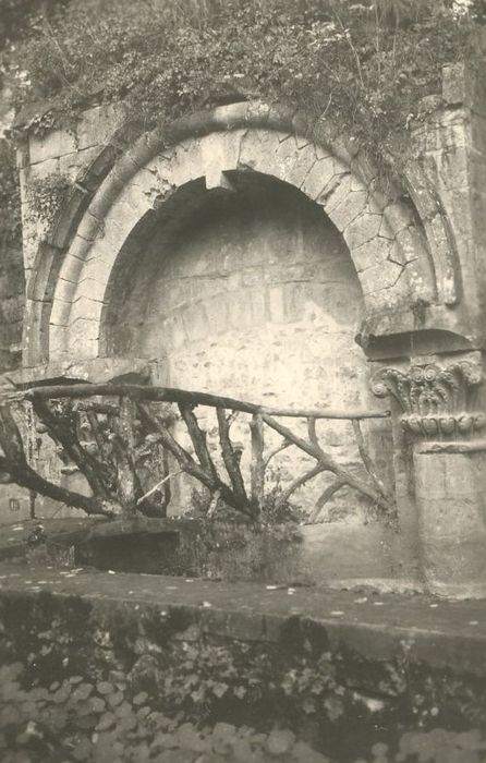 vue partielle des ruines de l’église abbatiale