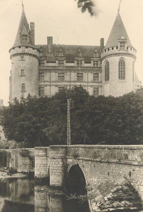 vue générale du pont depuis la rive droite