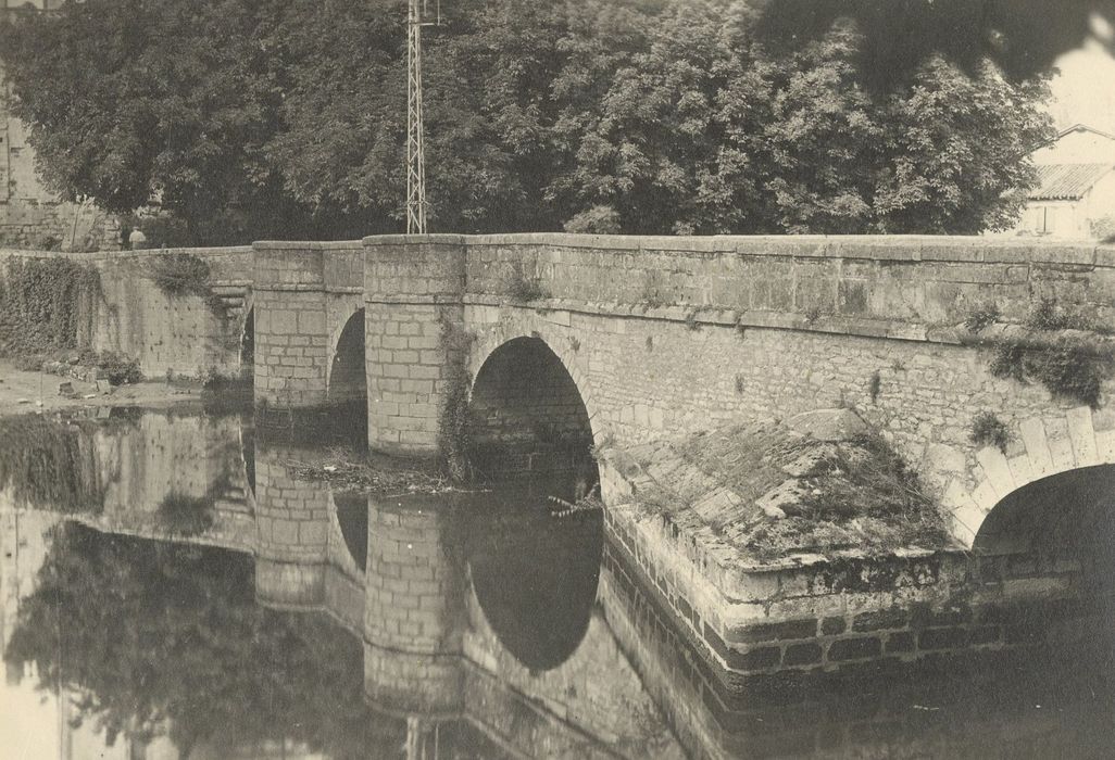 vue générale du pont depuis la rive droite