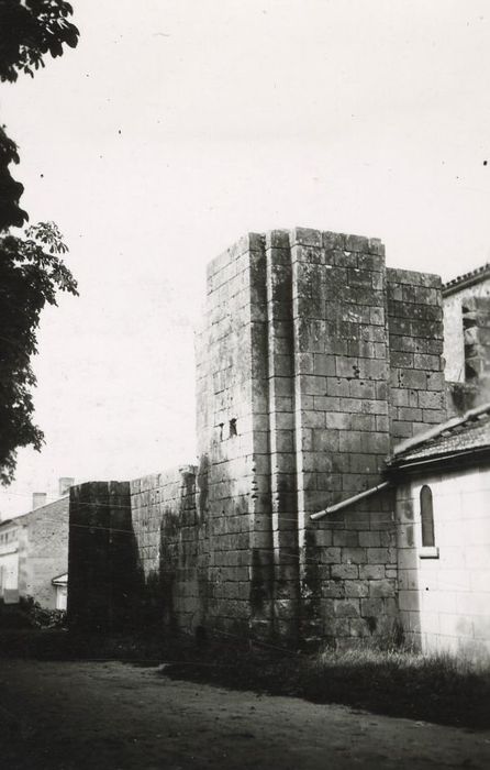 Façade latérale sud, vue partielle