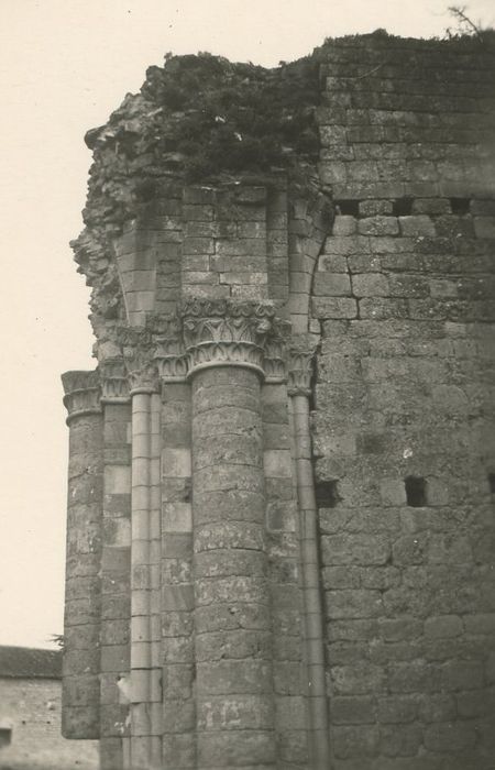 église abbatiale, vue partielle des vestiges