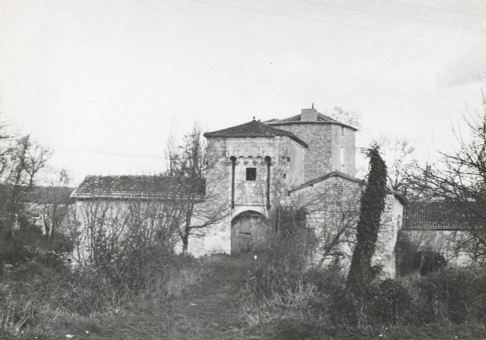 vue partielle des bâtiments depuis l’Ouest