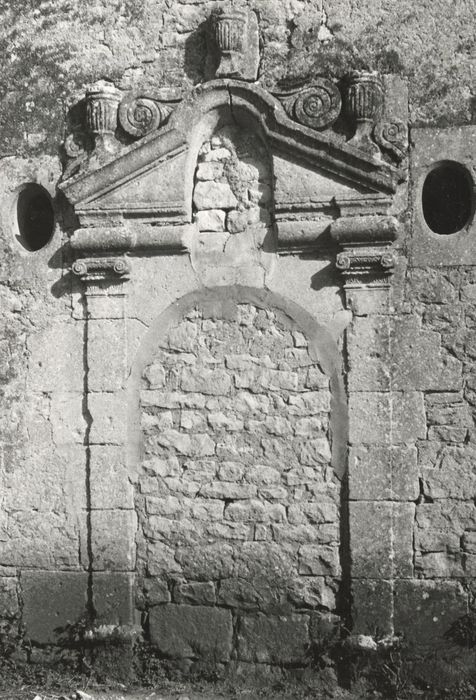 ancienne porte d’accès à la chapelle