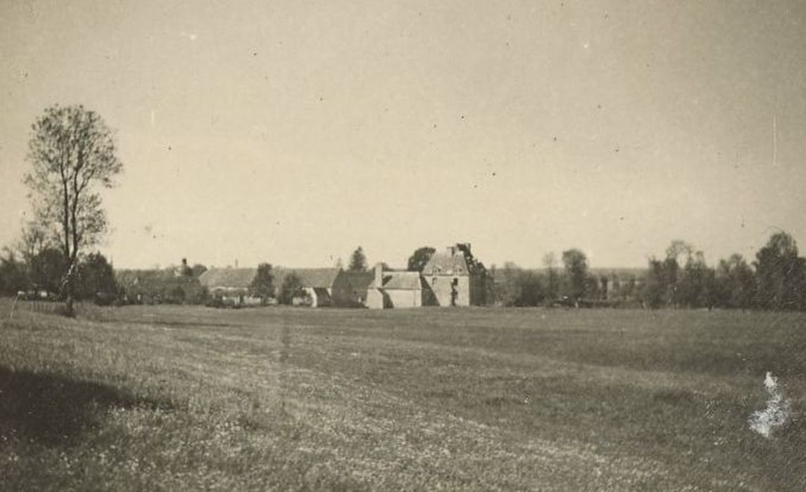 vue générale du château dans son environnement depuis l’Est