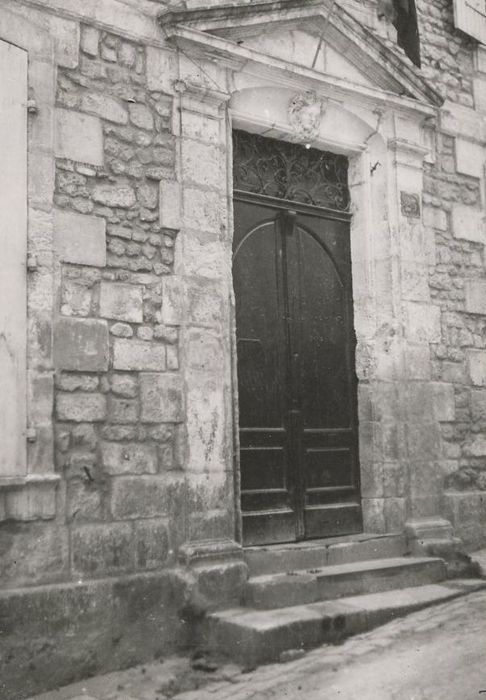 porte d’accès sur la rue des Jacobins