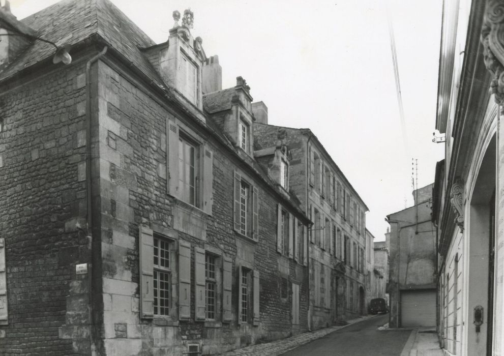 Façade sur la rue des Jacobins