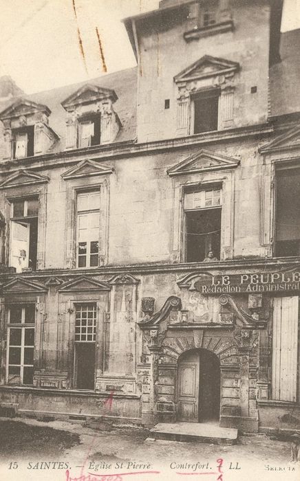 Façade antérieure, vue partielle