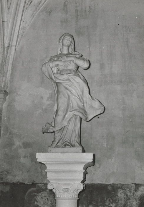 statue : Vierge (ou sainte)