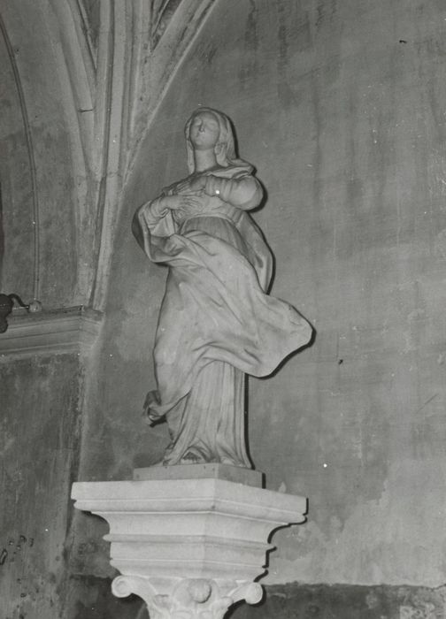 statue : Vierge (ou sainte)