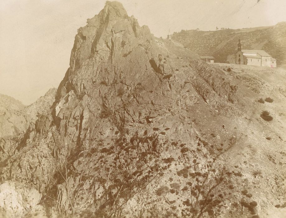 vue générale de la chapelle dans son environnement depuis le Sud-Ouest