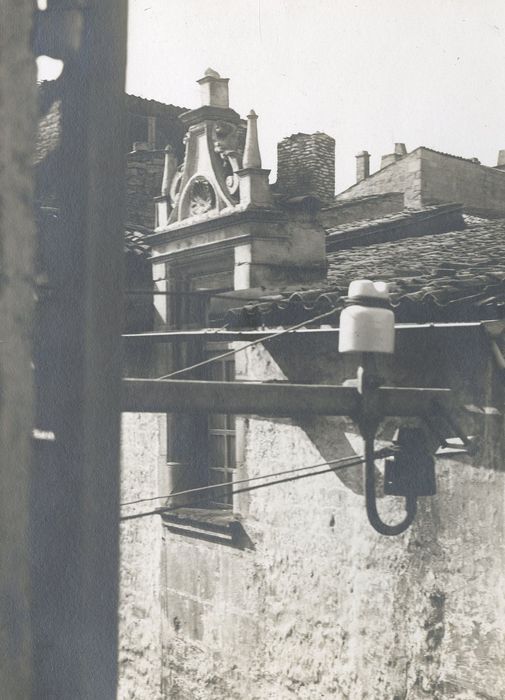 façade sur rue, 2e étage, travée de droite, détail d’une baie