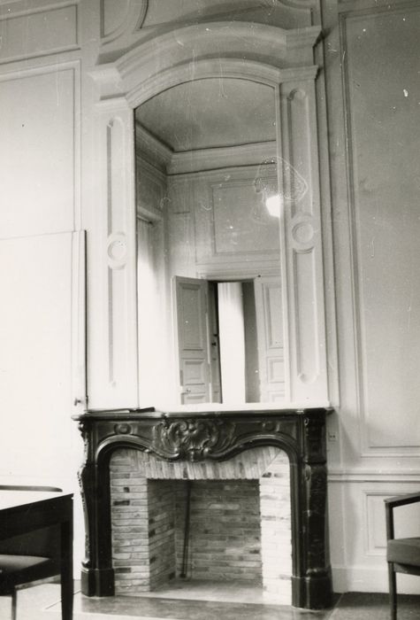 chambre, détail de la cheminée