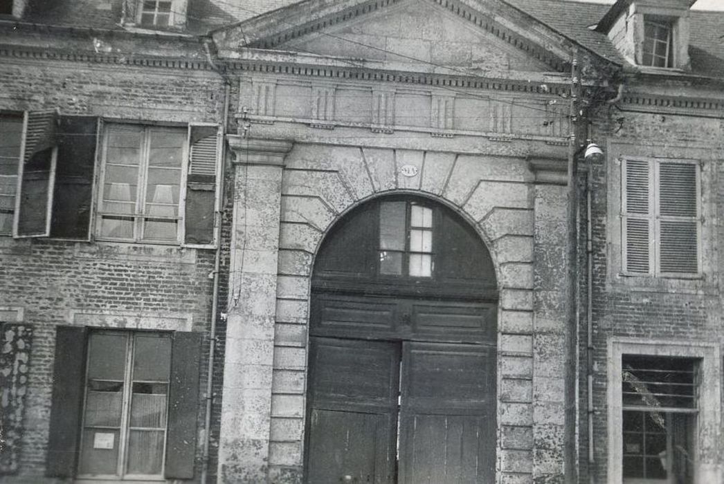 portail monumentale sur rue