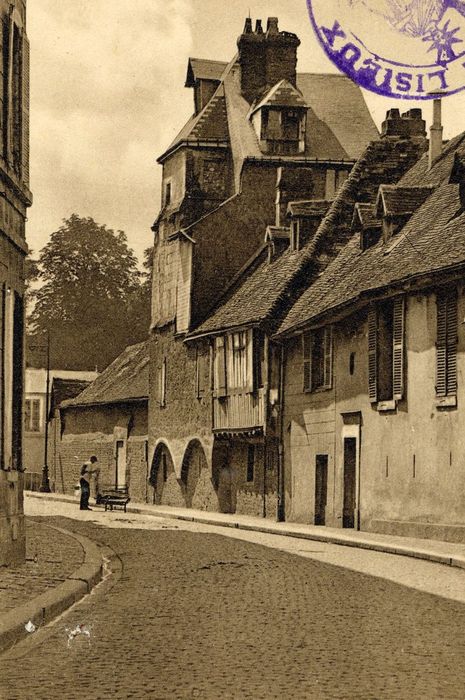 vue générale de la tour dans son environnement