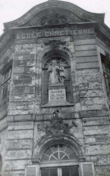 façade nord sur cour, vue partielle