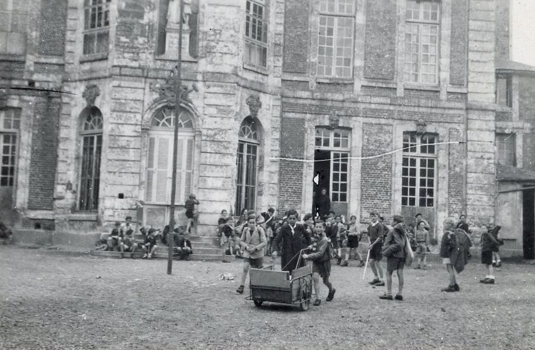 façade nord sur cour, vue partielle