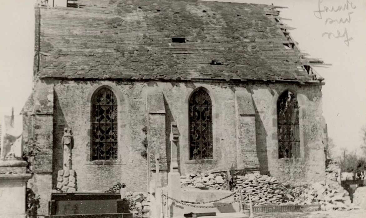 façade latérale sud ruinée, vue partielle