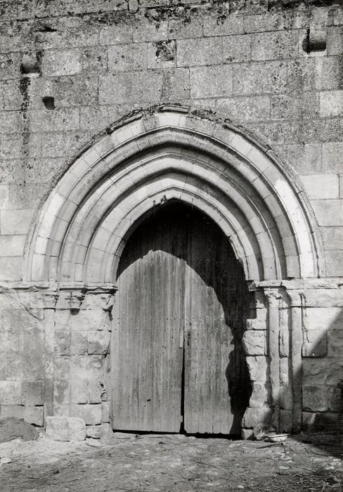 portail d’accès ouest à la chapelle