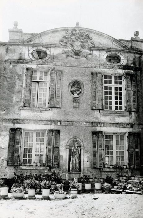 façade nord-est, vue partielle