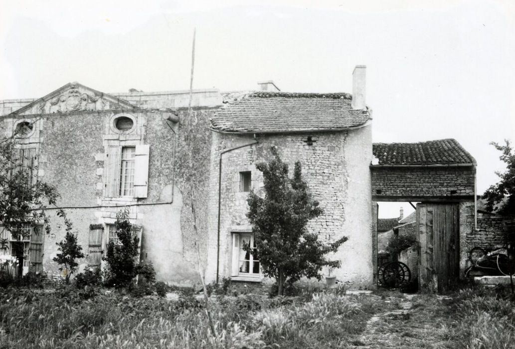 façade nord-est, vue partielle