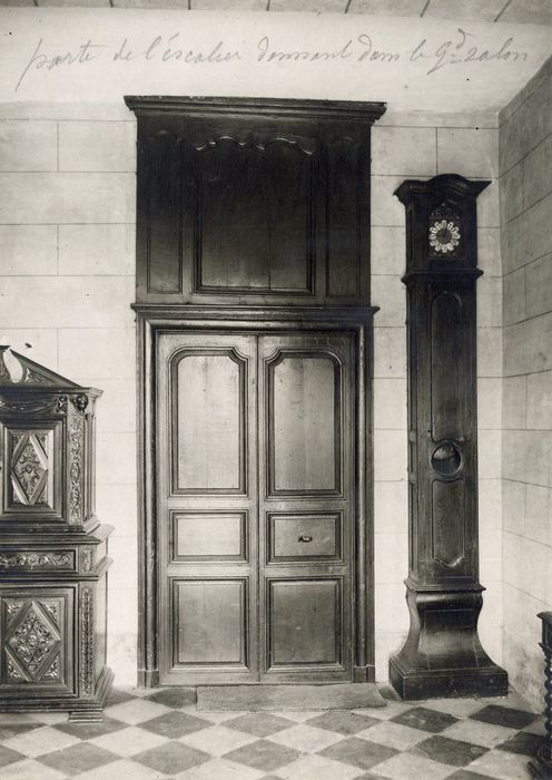 vantaux de la porte ouvrant sur le grand salon